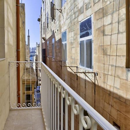 Exquisite 3-Bedroom Duplex Penthouse With Jacuzzi In Valletta Centre Екстериор снимка
