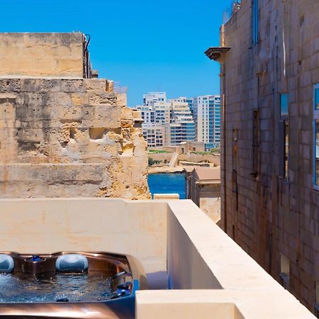 Exquisite 3-Bedroom Duplex Penthouse With Jacuzzi In Valletta Centre Екстериор снимка