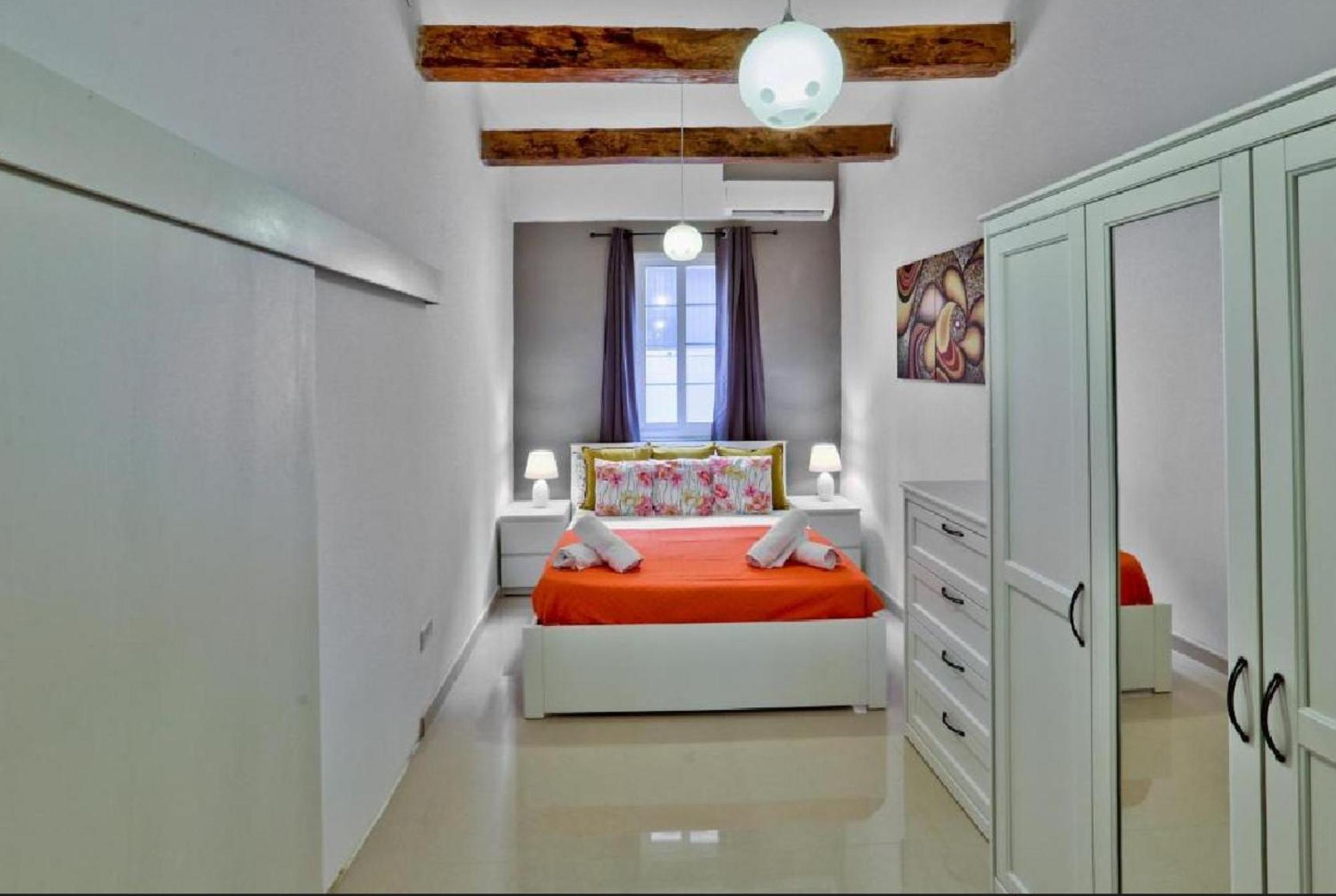 Exquisite 3-Bedroom Duplex Penthouse With Jacuzzi In Valletta Centre Екстериор снимка