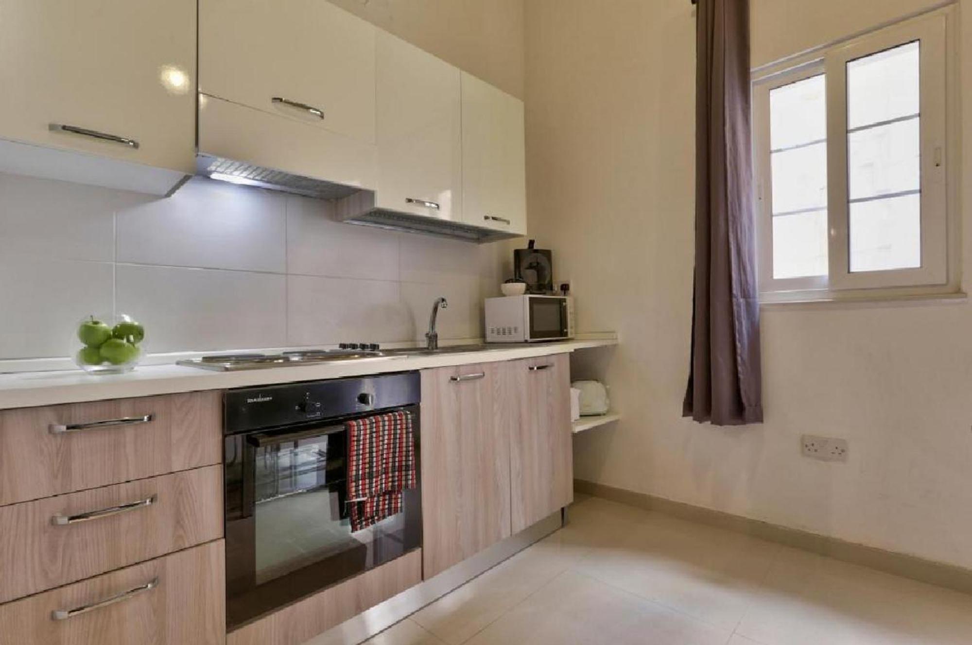 Exquisite 3-Bedroom Duplex Penthouse With Jacuzzi In Valletta Centre Екстериор снимка