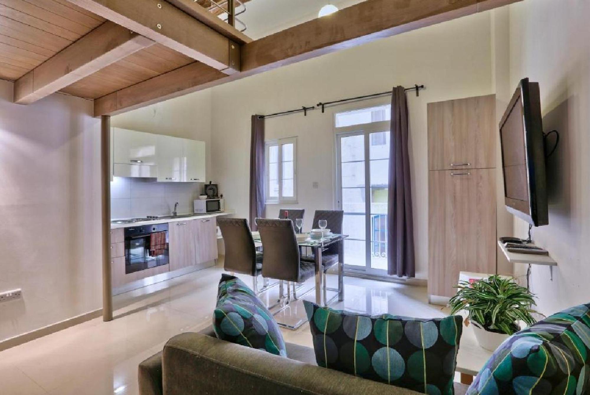 Exquisite 3-Bedroom Duplex Penthouse With Jacuzzi In Valletta Centre Екстериор снимка