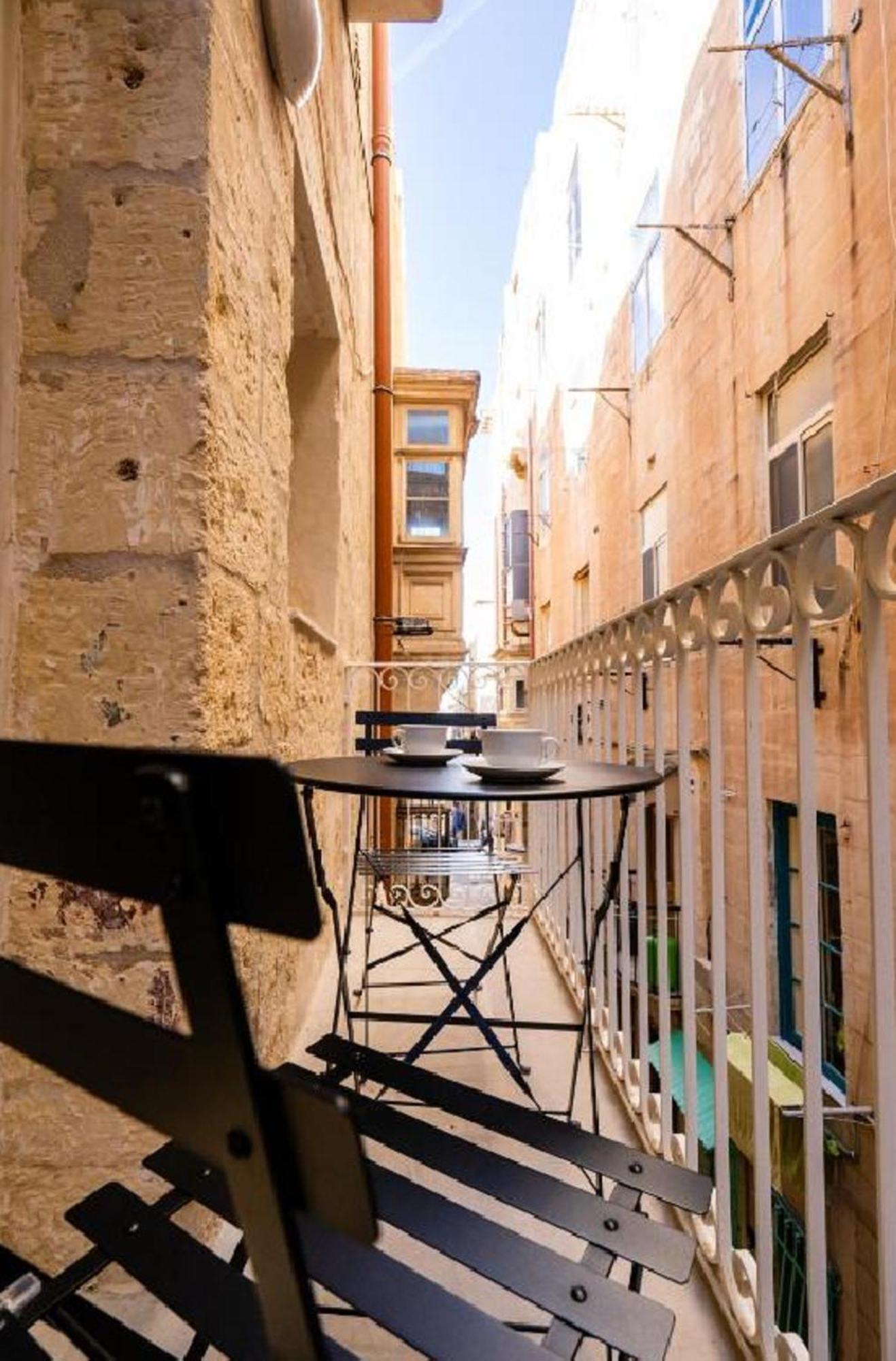 Exquisite 3-Bedroom Duplex Penthouse With Jacuzzi In Valletta Centre Екстериор снимка
