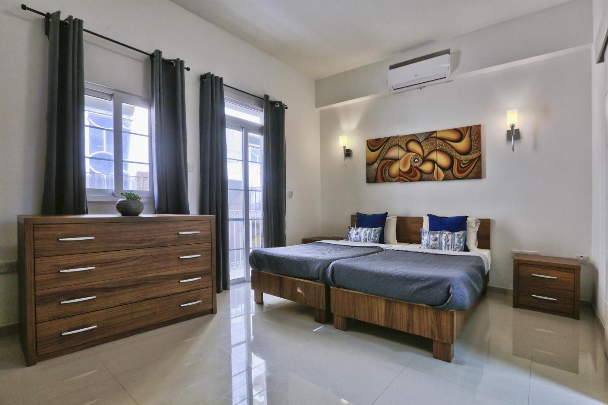 Exquisite 3-Bedroom Duplex Penthouse With Jacuzzi In Valletta Centre Екстериор снимка