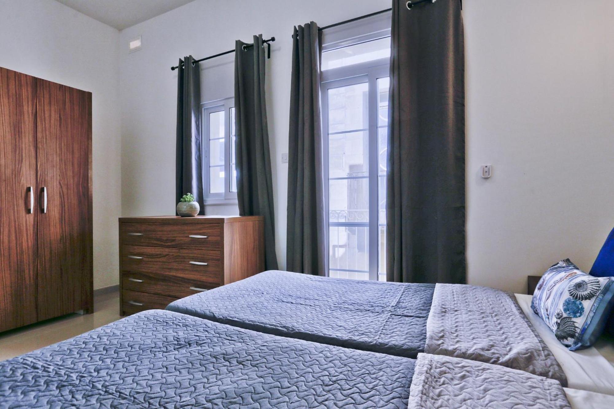 Exquisite 3-Bedroom Duplex Penthouse With Jacuzzi In Valletta Centre Екстериор снимка