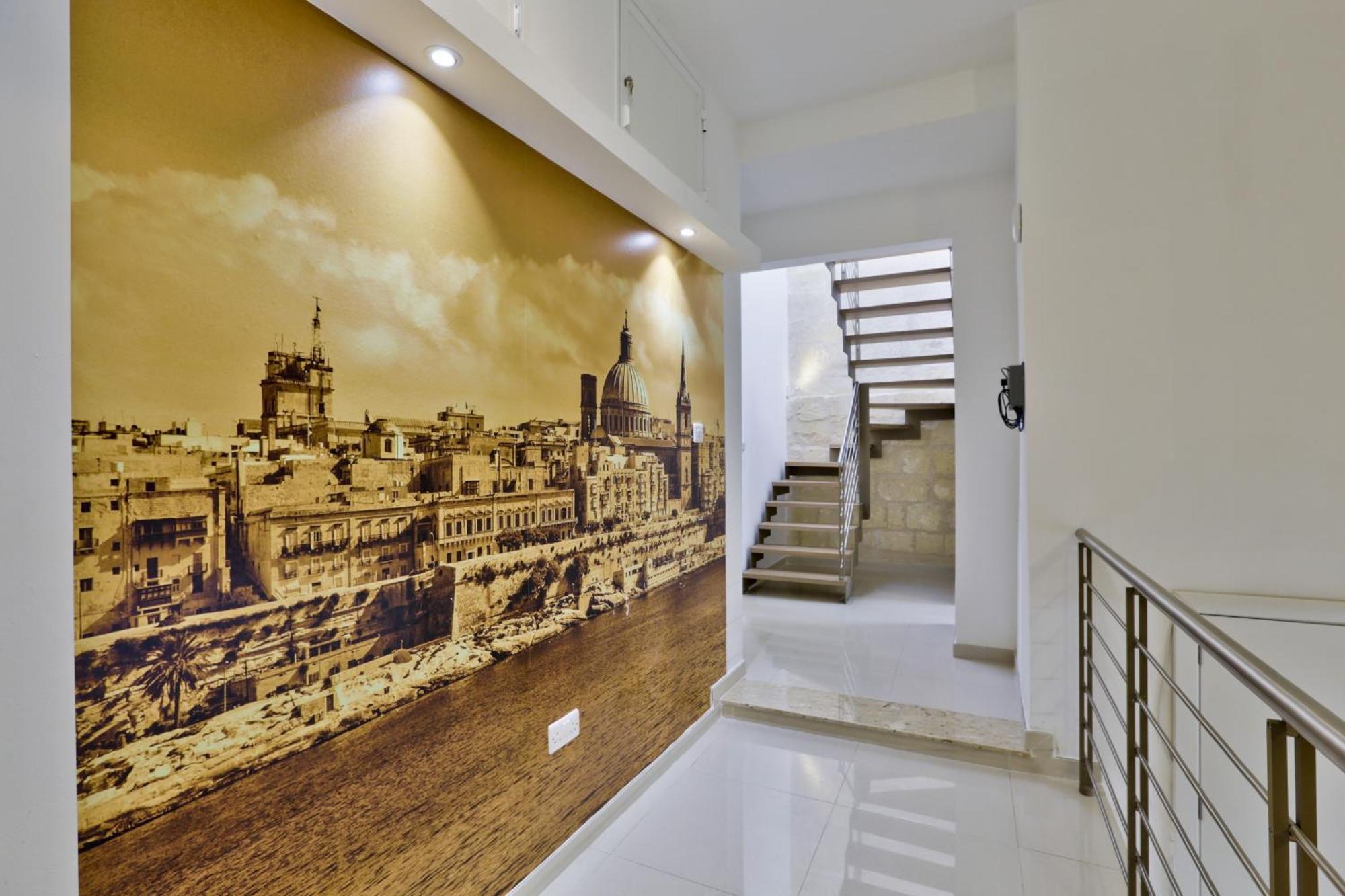 Exquisite 3-Bedroom Duplex Penthouse With Jacuzzi In Valletta Centre Екстериор снимка
