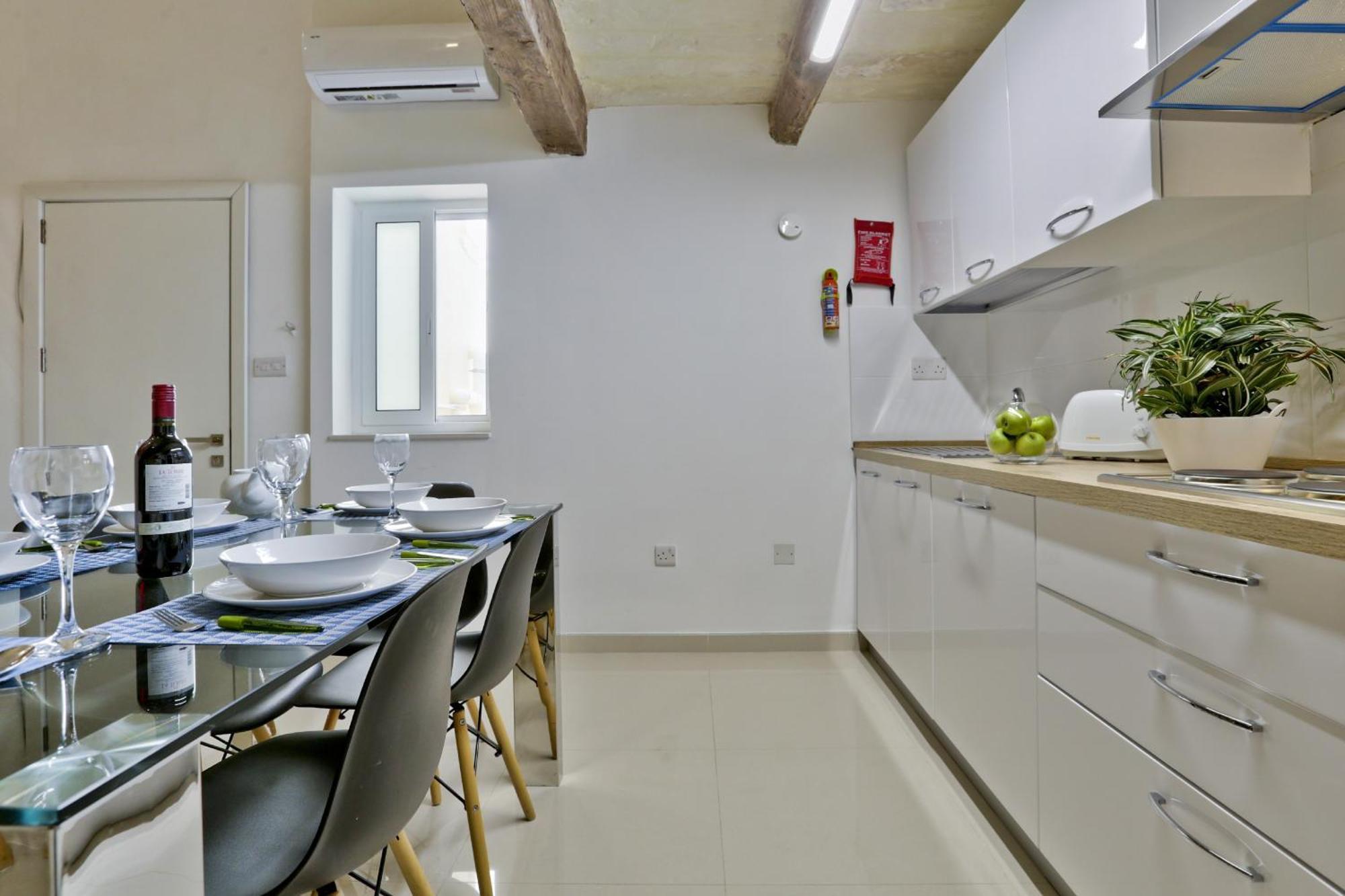 Exquisite 3-Bedroom Duplex Penthouse With Jacuzzi In Valletta Centre Екстериор снимка