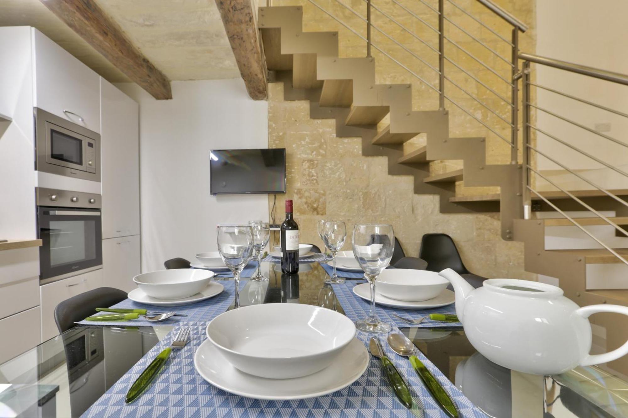 Exquisite 3-Bedroom Duplex Penthouse With Jacuzzi In Valletta Centre Екстериор снимка