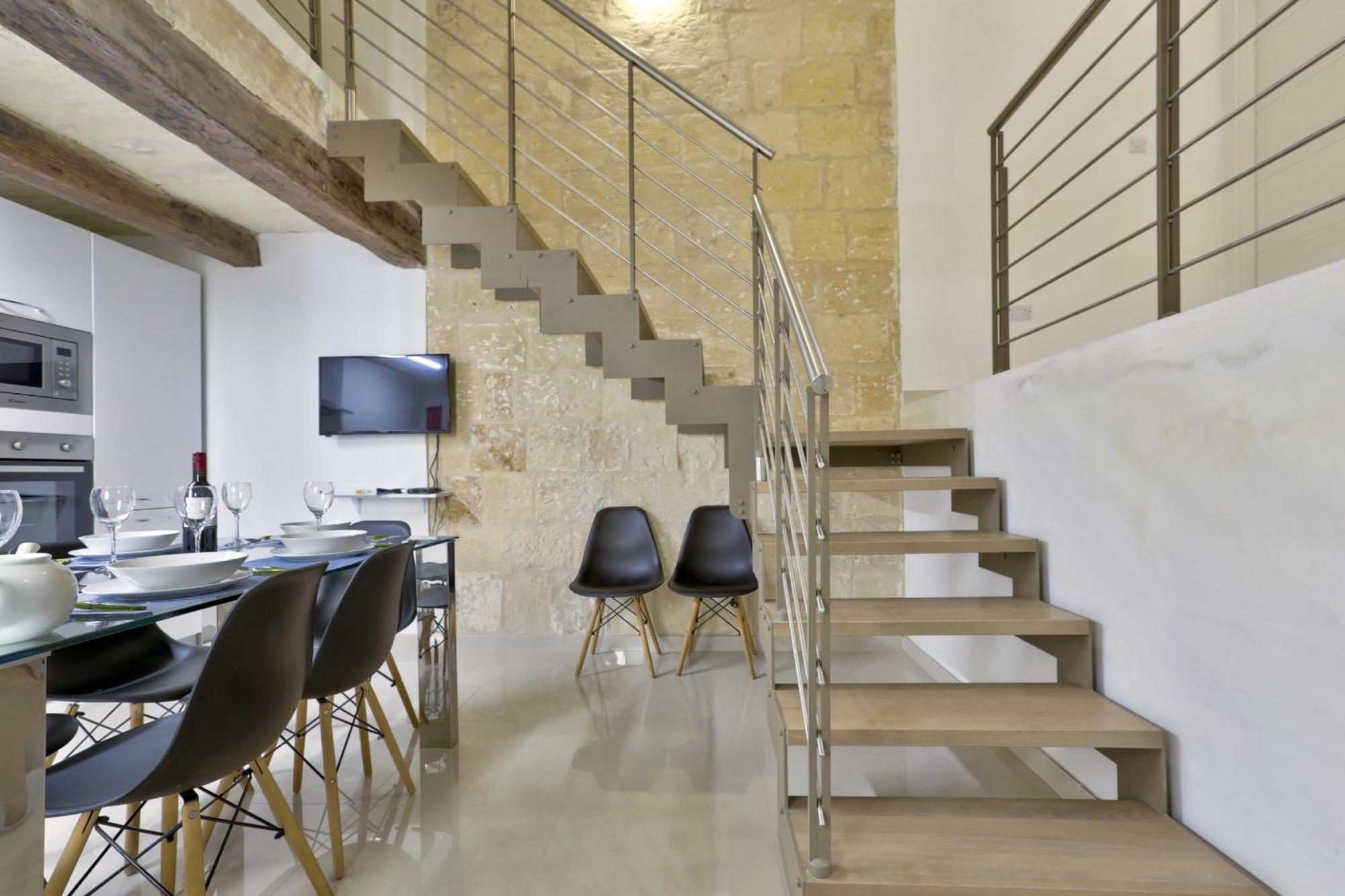 Exquisite 3-Bedroom Duplex Penthouse With Jacuzzi In Valletta Centre Екстериор снимка