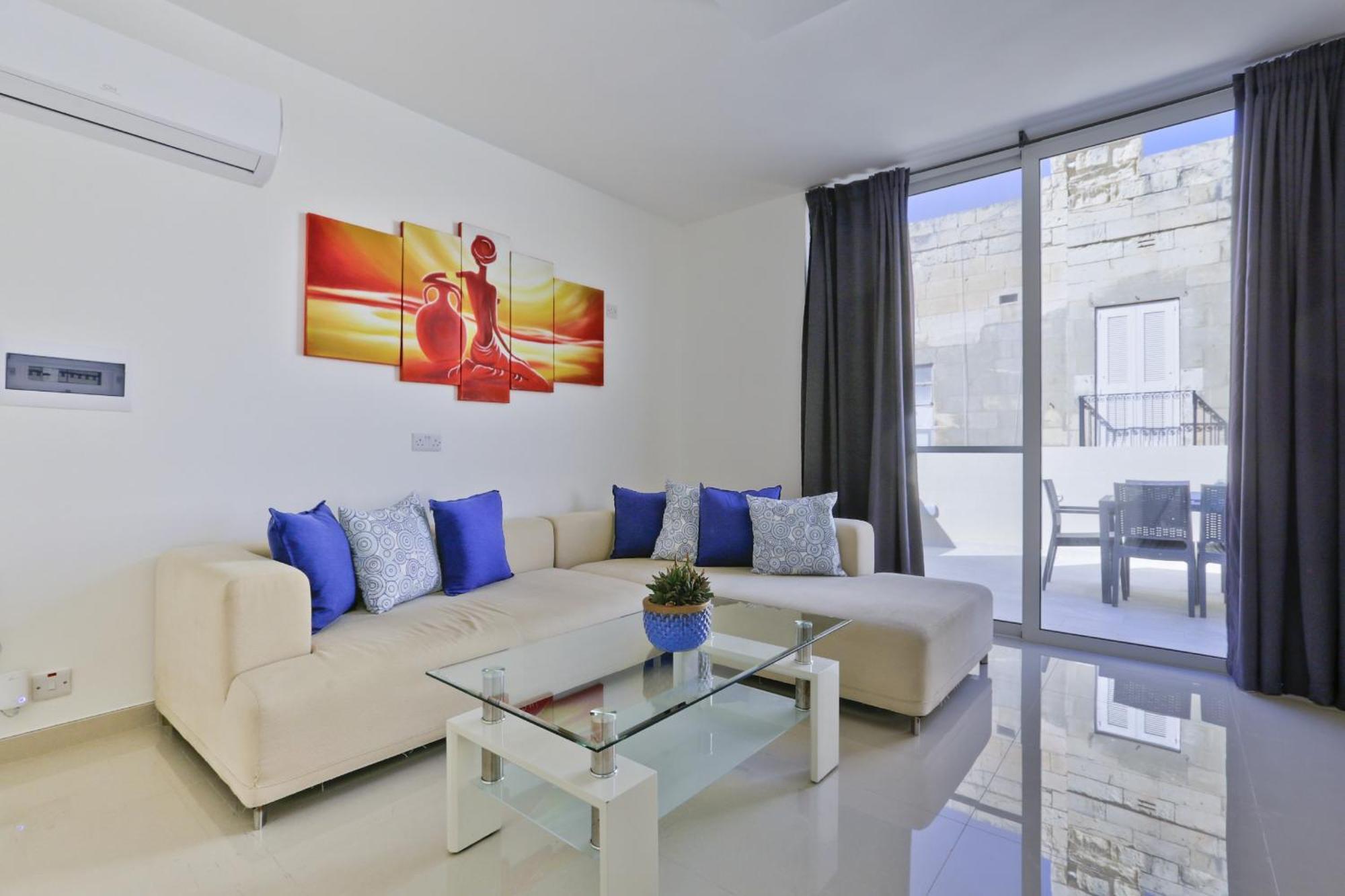 Exquisite 3-Bedroom Duplex Penthouse With Jacuzzi In Valletta Centre Екстериор снимка