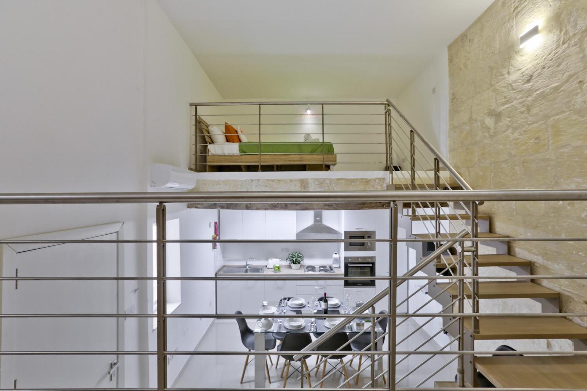Exquisite 3-Bedroom Duplex Penthouse With Jacuzzi In Valletta Centre Екстериор снимка