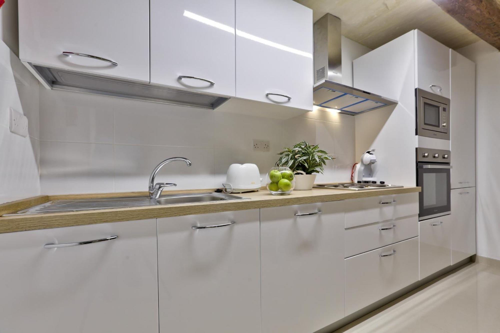 Exquisite 3-Bedroom Duplex Penthouse With Jacuzzi In Valletta Centre Екстериор снимка