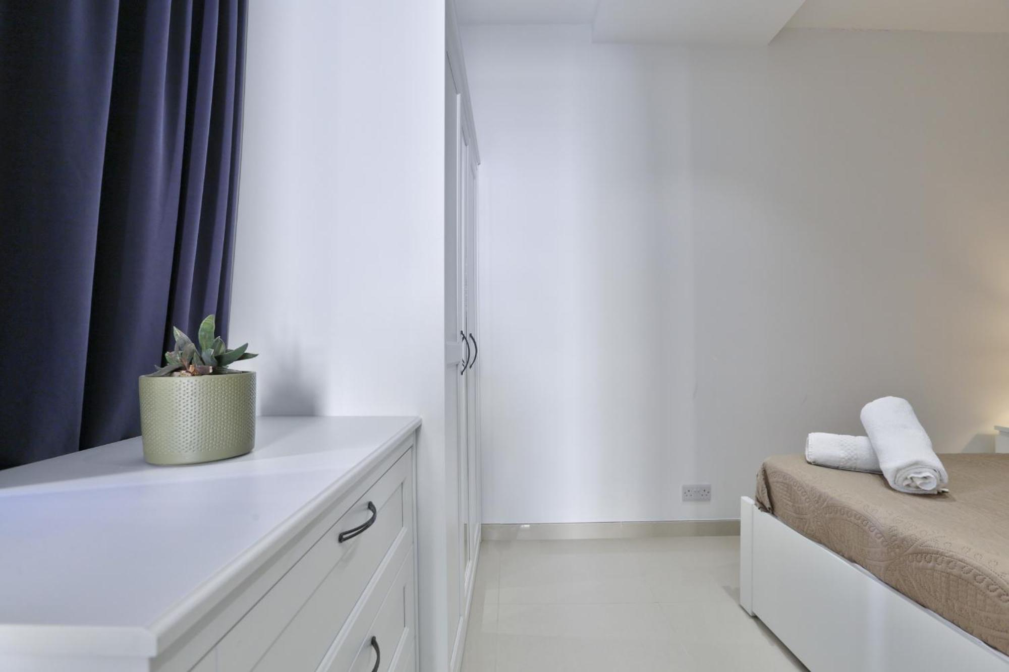 Exquisite 3-Bedroom Duplex Penthouse With Jacuzzi In Valletta Centre Екстериор снимка